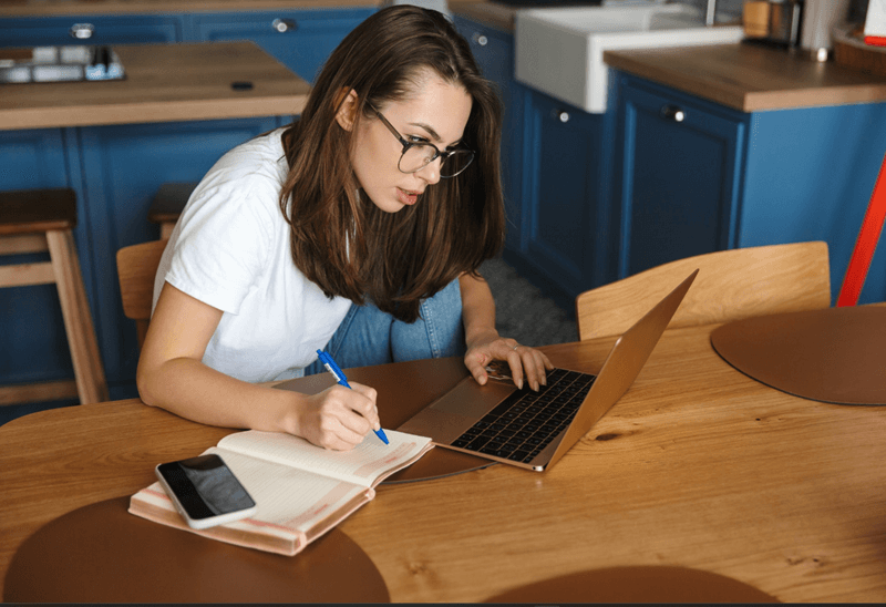 Fitur Laptop yang Tepat untuk Penulis