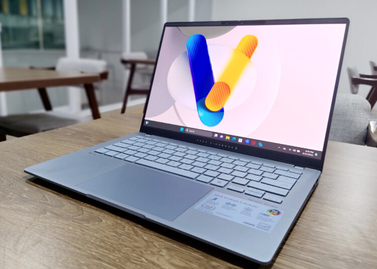 ASUS Vivobook S 14 OLED (S5406). Laptop AI Tipis Performa Tinggi