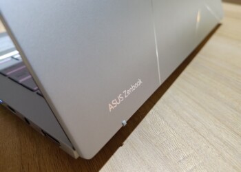 Zenbook 14 OLED UX3405. Laptop AI Ringan