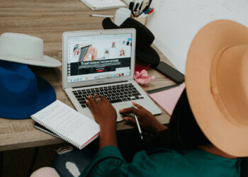 perbedaan affiliate dan dropship