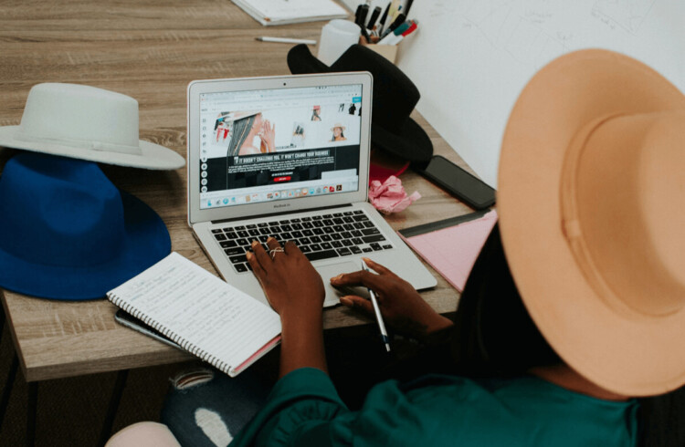 perbedaan affiliate dan dropship