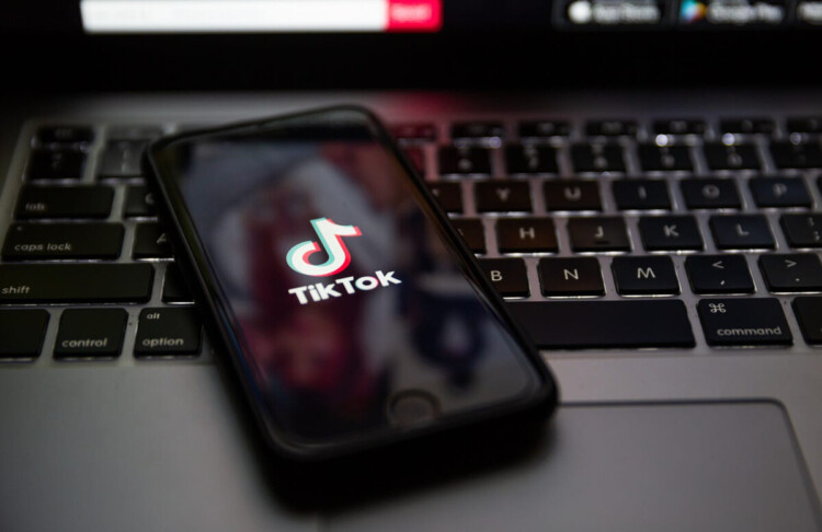 Cara membuat teks bergantian di TikTok