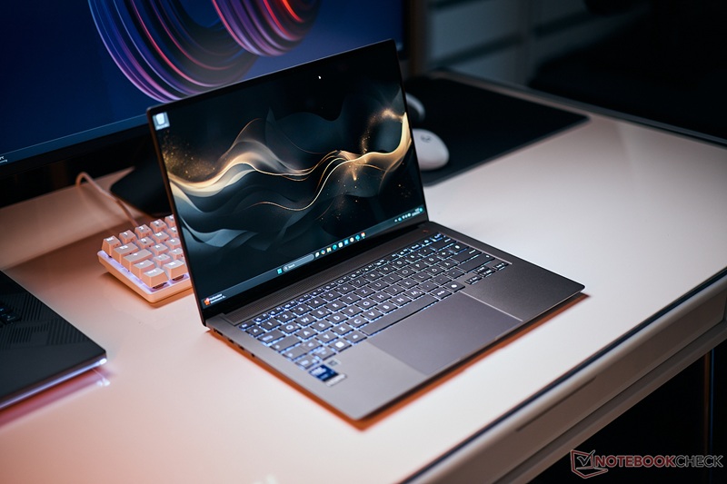 Keunggulan ASUS Zenbook S14 OLED UX5406AA 3